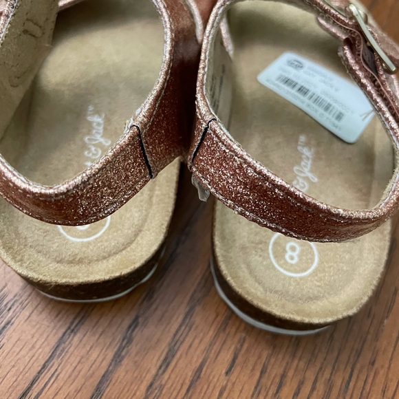 NWOT Cat & Jack Shimmery Sandals size 8 - Picture 4 of 5